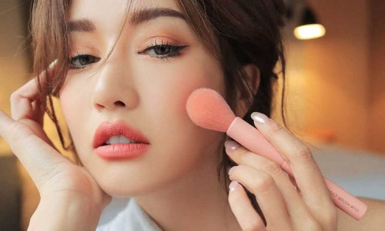 Chiêm bao người khác trang điểm rất đậm Chiêm bao người khác trang điểm rất đậm