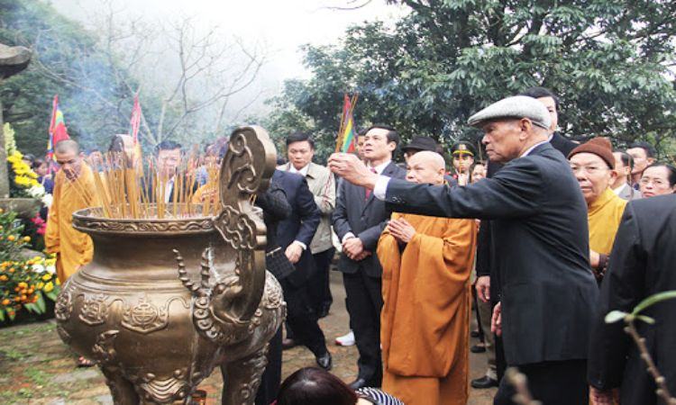 Mơ thấy thắp hương ở chùa Mơ thấy thắp hương ở chùa