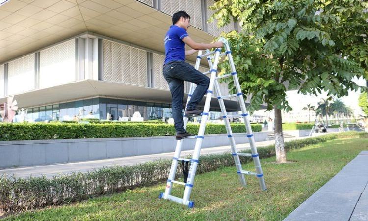 Nằm mơ bị trượt chân khi trèo thang Nằm mơ bị trượt chân khi trèo thang