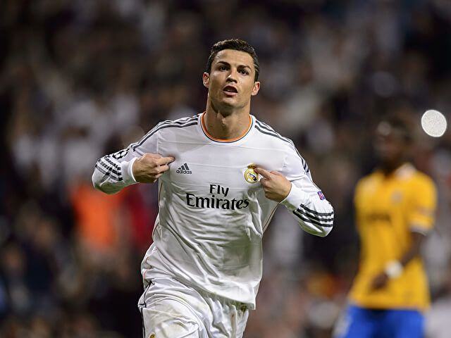 Ronaldo là cầu thủ xuất sắc và nổi tiếng nhất thế giới hiện nay Ronaldo là cầu thủ xuất sắc và nổi tiếng nhất thế giới hiện nay