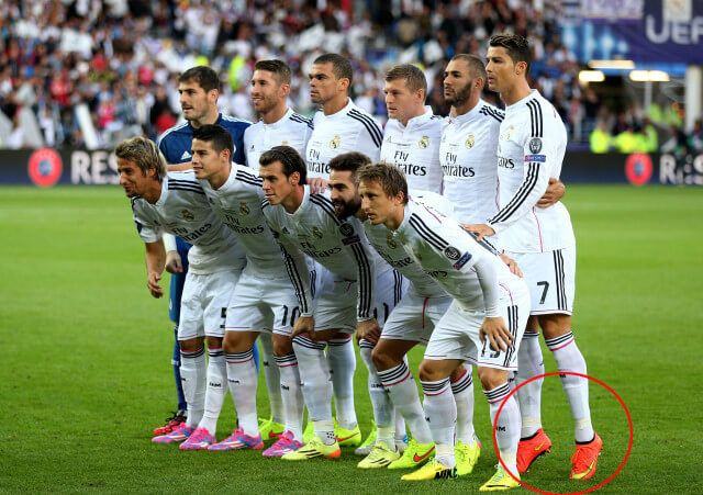 Ronaldo gian lận chiều cao của mình Ronaldo gian lận chiều cao của mình