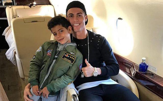 Tài năng thiên bẩm của con trai Ronaldo Tài năng thiên bẩm của con trai Ronaldo