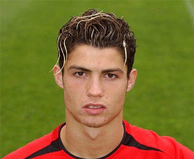 Kiểu tóc Curly slick back Ronaldo năm 2003 Kiểu tóc Curly slick back Ronaldo năm 2003