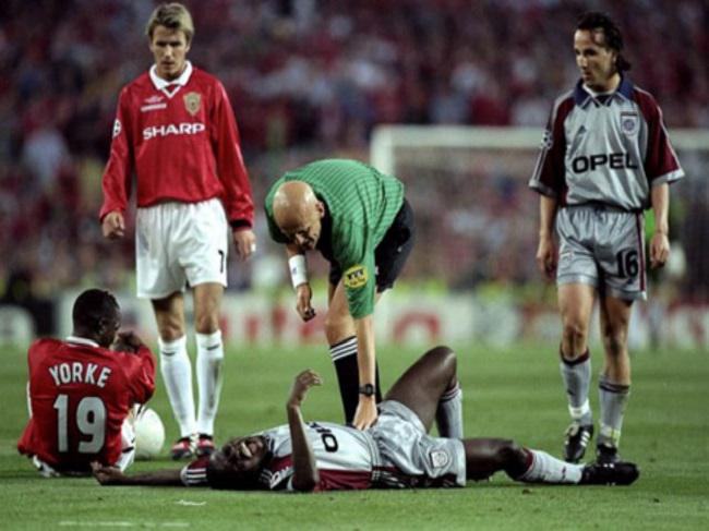 Hình ảnh trọng tài Pierluigi Collina - vị trọng tài công tâm Hình ảnh trọng tài Pierluigi Collina - vị trọng tài công tâm