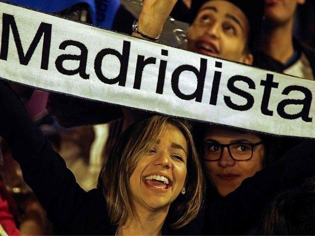 Hình ảnh những Madridista trong một trận đấu của Real Madrid Hình ảnh những Madridista trong một trận đấu của Real Madrid
