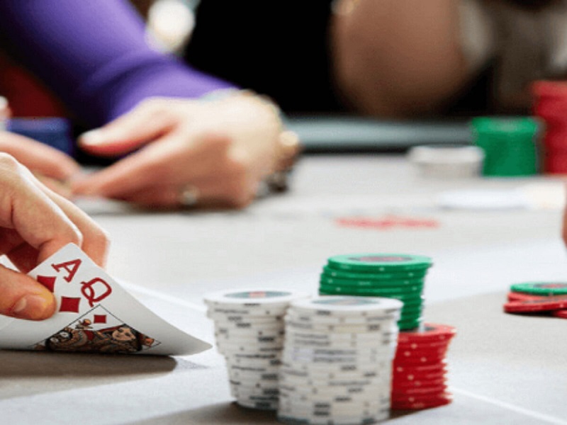 Ký hiệu bài Poker để bắt đầu tham gia ván bài xì tố cần lớn hơn Ký hiệu bài Poker để bắt đầu tham gia ván bài xì tố cần lớn hơn
