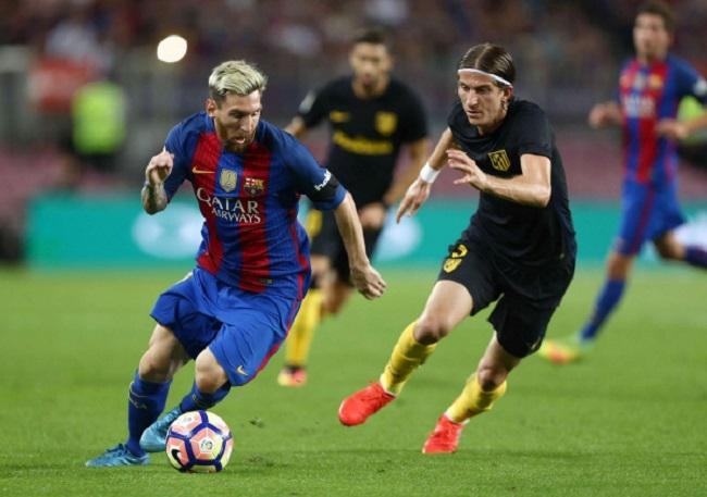 Messi rê bóng rất xuất sắc khiến mọi đối thủ đều ngăn cản khó khăn Messi rê bóng rất xuất sắc khiến mọi đối thủ đều ngăn cản khó khăn