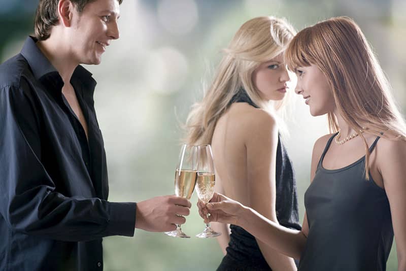 ngủ mơ chồng lấy vợ khác