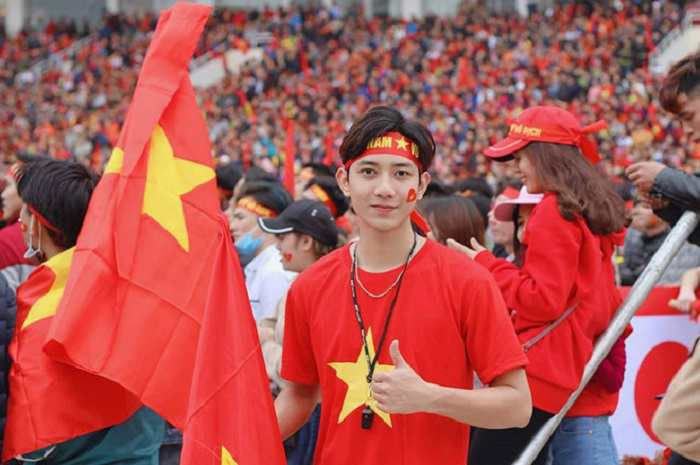 Chiêm bao thấy mình đi cổ vũ đá bóng là giấc mơ may mắn mơ thấy mình đi xem bóng đá