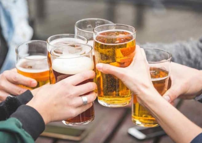 Giải mã giấc mơ thấy uống bia và số đề may mắn mơ thấy uống bia đánh con gì