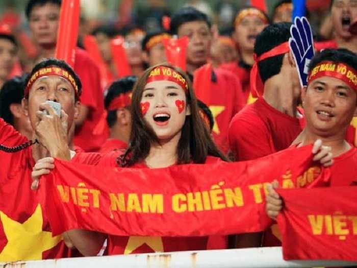 Mơ xem bóng đá đánh con gì may mắn? mơ thấy xem bóng đá đánh con gì