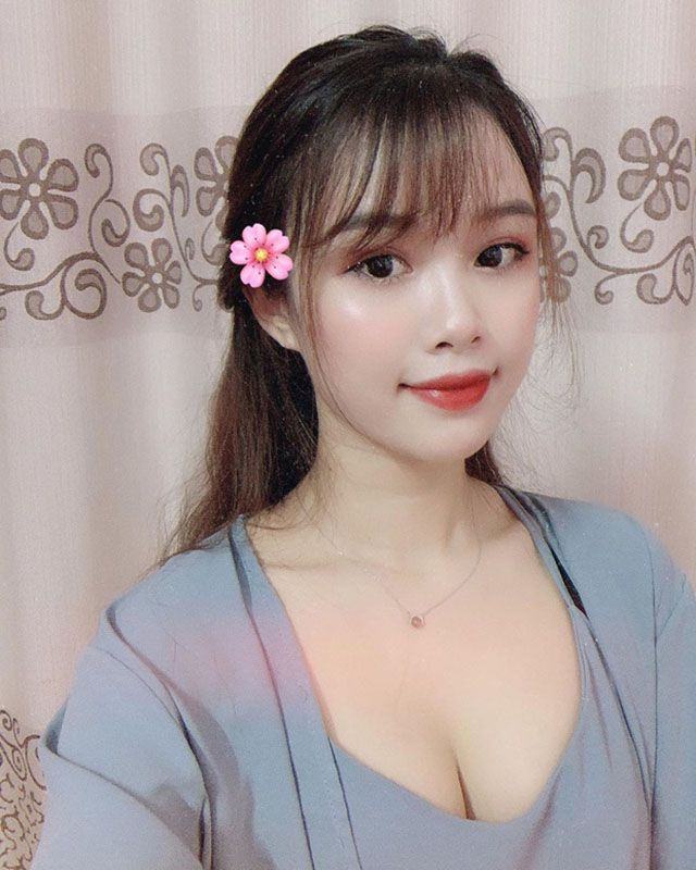 Nhan sắc của Trang Nhung nhận được không ít lời khen ngợi từ dân mạng Nhan sắc của Trang Nhung nhận được không ít lời khen ngợi từ dân mạng
