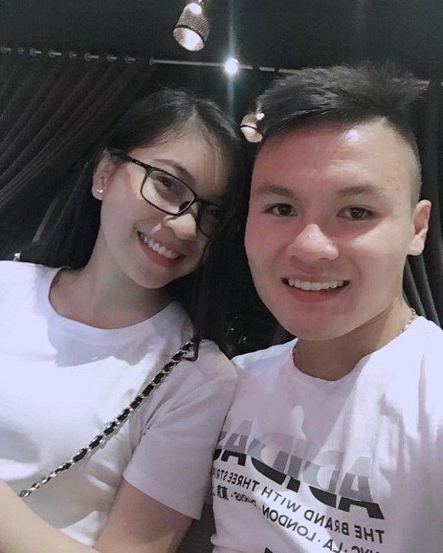 Nhật Lệ rạng rỡ bên người yêu Quang Hải Nhật Lệ rạng rỡ bên người yêu Quang Hải