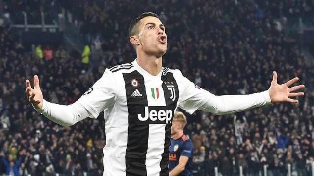 CR7 là một trong những cầu thủ xuất sắc đồng hành cùng Juventus trong hành trình giành Scudetto CR7 là một trong những cầu thủ xuất sắc đồng hành cùng Juventus trong hành trình giành Scudetto