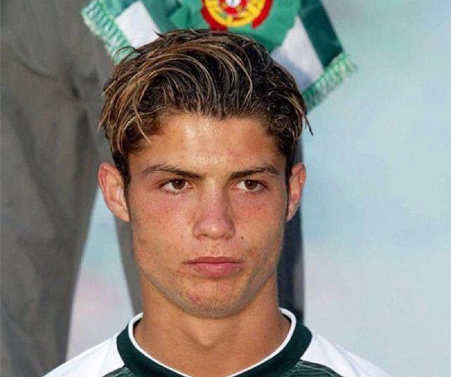 Kiểu tóc Side part của Ronaldo năm 17 tuổi Kiểu tóc Side part của Ronaldo năm 17 tuổi