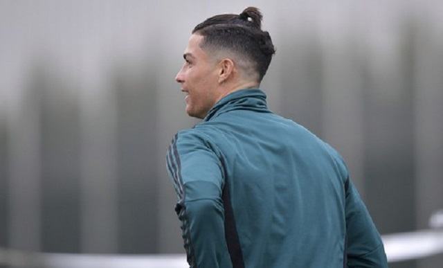 Kiểu tóc “củ tỏi” của Ronaldo Kiểu tóc “củ tỏi” của Ronaldo