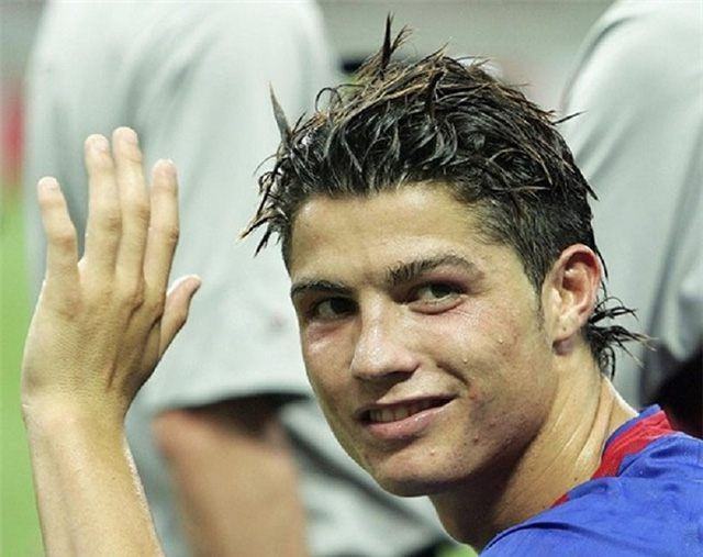 Kiểu tóc Mohawk quiff CR7 năm 2005 Kiểu tóc Mohawk quiff CR7 năm 2005