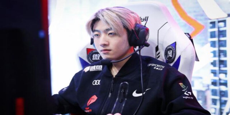 Tuyển thủ hỗ trợ Zhuo của TOP esport