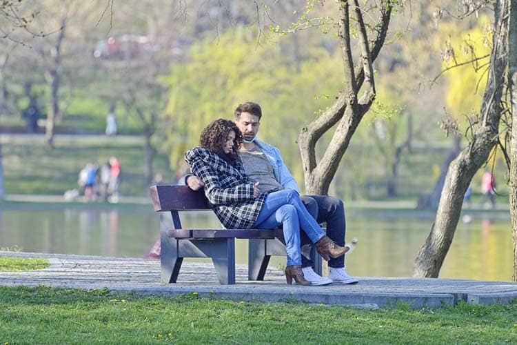 mơ thấy hẹn hò với người lạ