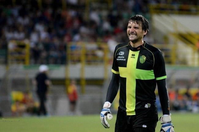 Thủ môn người Croatia cao 2.05m - Vanja Iveša Thủ môn người Croatia cao 2.05m - Vanja Iveša